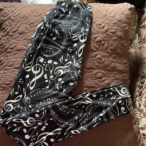 🎶Musical notes cute leggings 🎶 Size Small